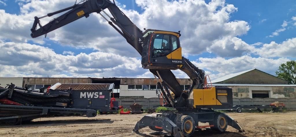 Volvo EW 240 E MH - Manipulador de material: foto 1 Volvo EW 240 E MH - Manipulador de material: foto 1