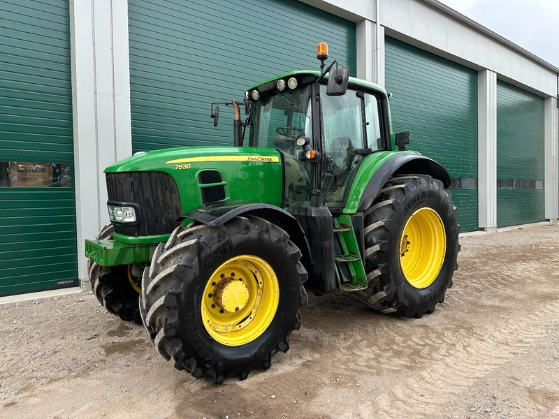 Trator John Deere 7530: foto 1
