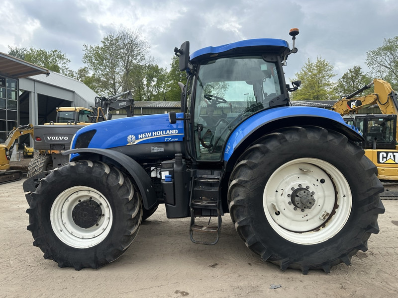 New Holland T7.235 - Trator: foto 3 New Holland T7.235 - Trator: foto 3