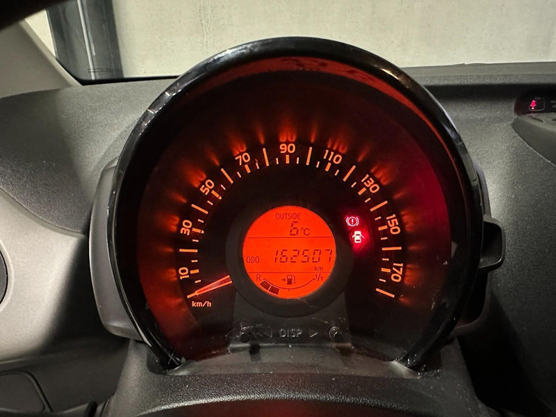 Peugeot 108 1.0 e-VTi Envy - Recent APK - Airco - 5 deurs - Metallic - Hatchback: foto 5 Peugeot 108 1.0 e-VTi Envy - Recent APK - Airco - 5 deurs - Metallic - Hatchback: foto 5