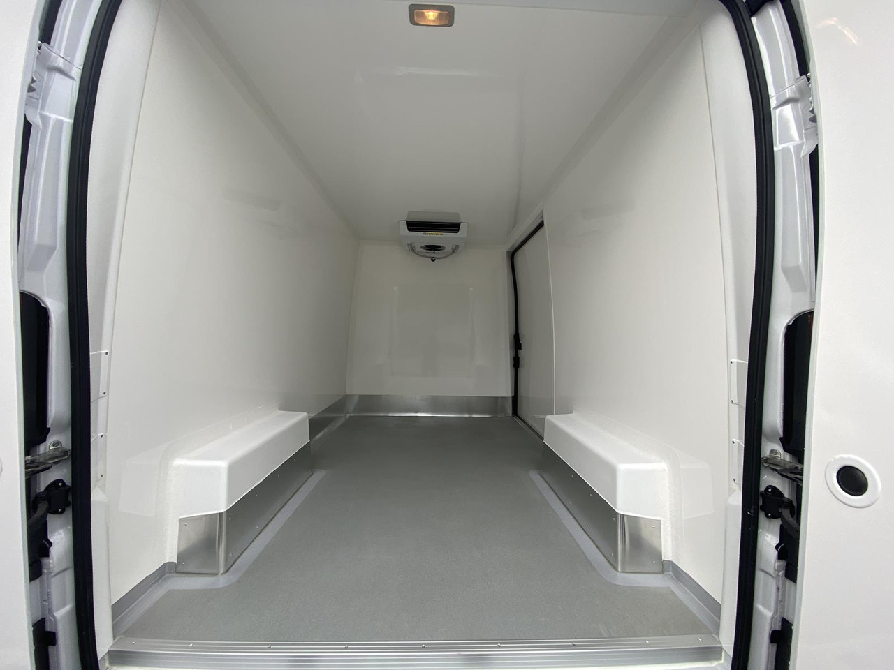 CITROEN ALTE VERSION JUMPER L2H2 140PS CONFORT 35+ / TIEFKÜHLFAHRZEUG -20C KONVEKTA ODER THERMOKING - Carrinha frigorífica: foto 1 CITROEN ALTE VERSION JUMPER L2H2 140PS CONFORT 35+ / TIEFKÜHLFAHRZEUG -20C KONVEKTA ODER THERMOKING - Carrinha frigorífica: foto 1