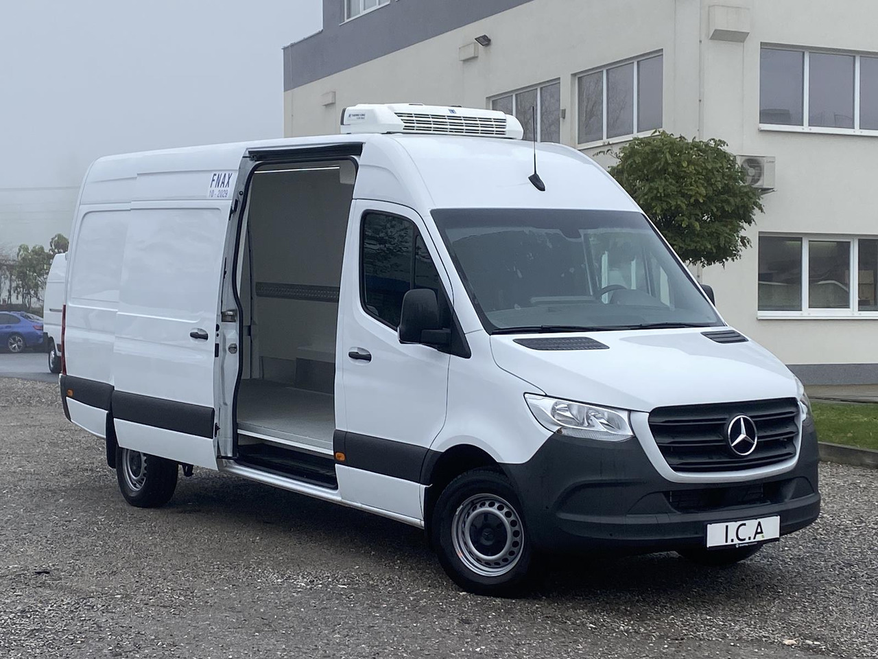 MERCEDES-BENZ SPRINTER 317 CDI L4H3 170PS AUTOMATIK FRISCHDIENST + KONVEKTA FK 3022 12-220V - Carrinha frigorífica: foto 4 MERCEDES-BENZ SPRINTER 317 CDI L4H3 170PS AUTOMATIK FRISCHDIENST + KONVEKTA FK 3022 12-220V - Carrinha frigorífica: foto 4