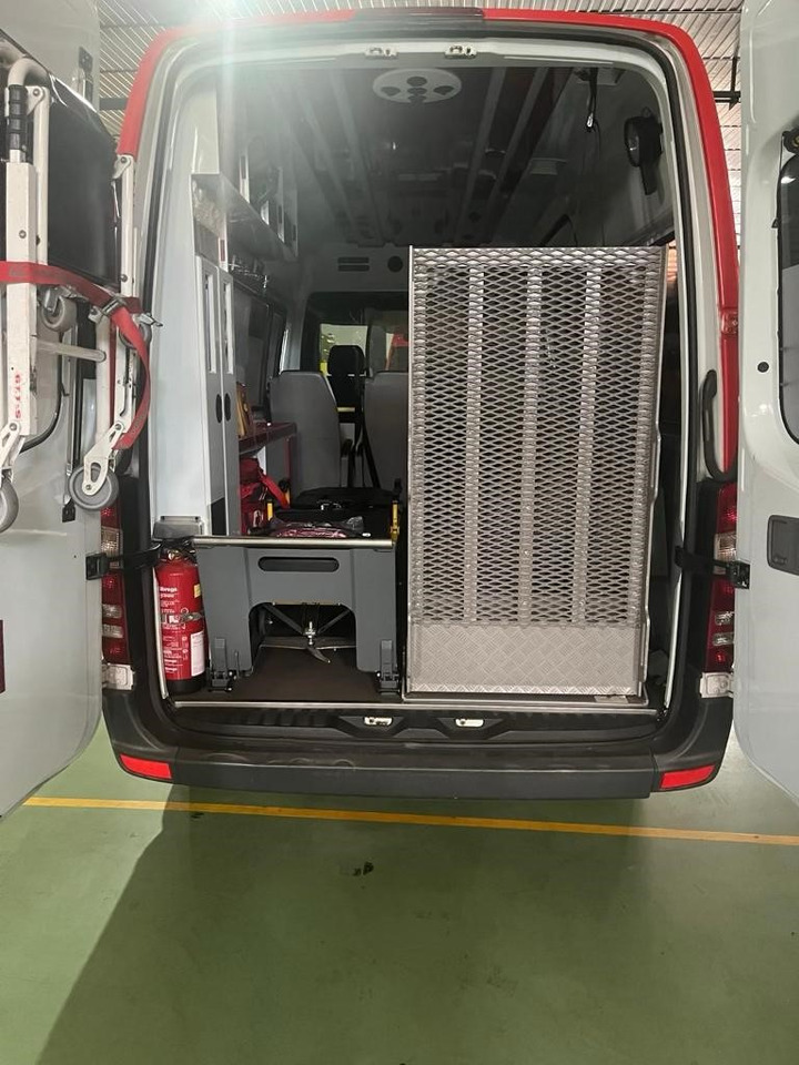 MERCEDES BENZ AMBULANCE FOR DYSABLED PEOPLE Sprinter 313 CDI(15 units) - Ambulância: foto 3 MERCEDES BENZ AMBULANCE FOR DYSABLED PEOPLE Sprinter 313 CDI(15 units) - Ambulância: foto 3