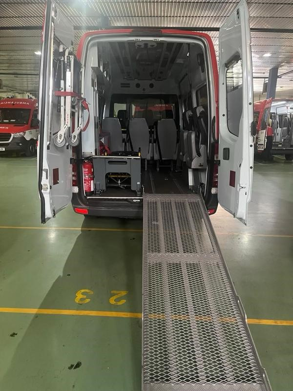 MERCEDES BENZ AMBULANCE FOR DYSABLED PEOPLE Sprinter 313 CDI(15 units) - Ambulância: foto 4 MERCEDES BENZ AMBULANCE FOR DYSABLED PEOPLE Sprinter 313 CDI(15 units) - Ambulância: foto 4