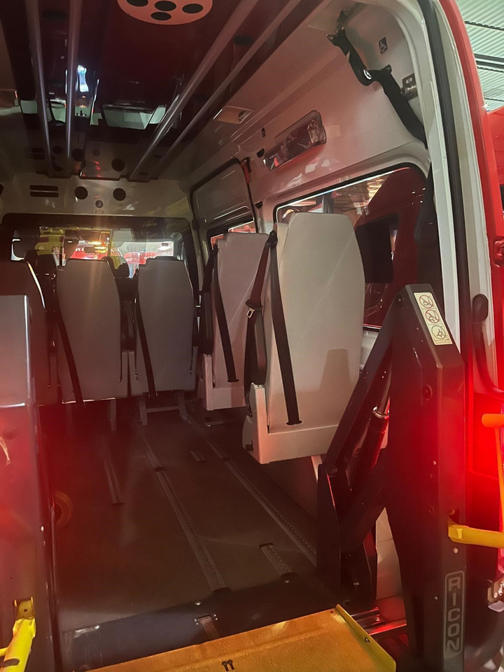 MERCEDES BENZ AMBULANCE FOR REDUCED MOBILITY PERSONS Sprinter 313 CDI(15 units) - Ambulância: foto 4 MERCEDES BENZ AMBULANCE FOR REDUCED MOBILITY PERSONS Sprinter 313 CDI(15 units) - Ambulância: foto 4