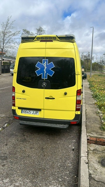 Mercedes Benz AMBULANCE Lot of 10 units Sprinter 313 CDI Automatic - Furgão: foto 2 Mercedes Benz AMBULANCE Lot of 10 units Sprinter 313 CDI Automatic - Furgão: foto 2