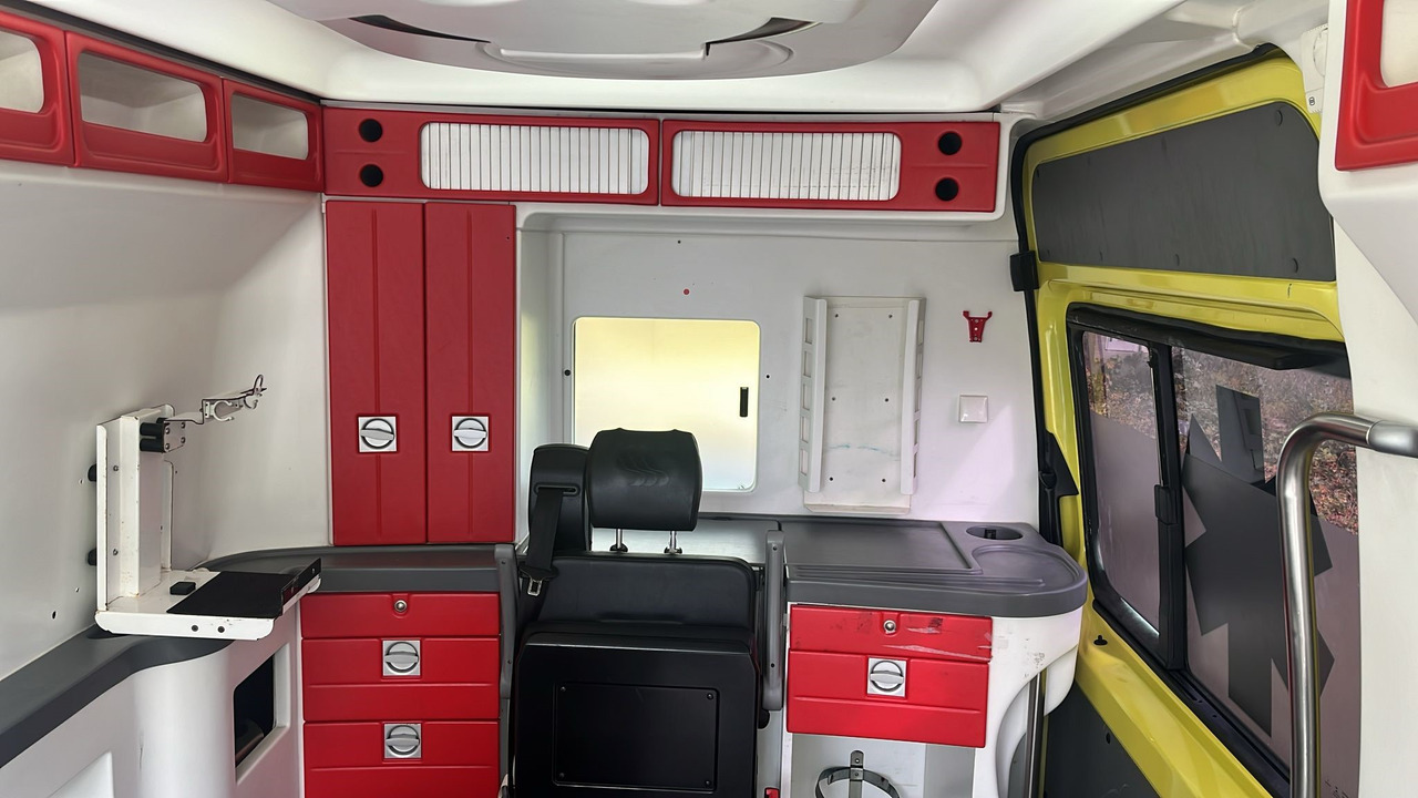 Mercedes Benz AMBULANCE Lot of 10 units Sprinter 313 CDI Automatic - Veículo municipal/ Especial: foto 4 Mercedes Benz AMBULANCE Lot of 10 units Sprinter 313 CDI Automatic - Veículo municipal/ Especial: foto 4