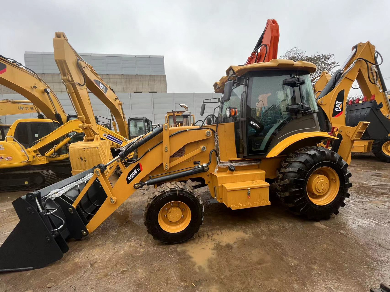 Caterpillar 420F Backhoe CAT 420F2 New Backhoe Loaders JCB 3CX 4CX - Retroescavadeira: foto 1 Caterpillar 420F Backhoe CAT 420F2 New Backhoe Loaders JCB 3CX 4CX - Retroescavadeira: foto 1
