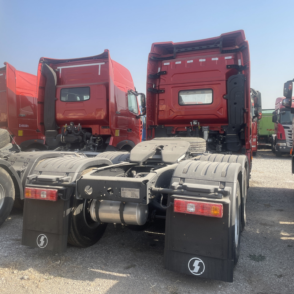 Shacman New or Used (6*4) ,(8*2) (8*4)Semi Truck Head Tractor Head Tipper Head - Tractor: foto 1 Shacman New or Used (6*4) ,(8*2) (8*4)Semi Truck Head Tractor Head Tipper Head - Tractor: foto 1