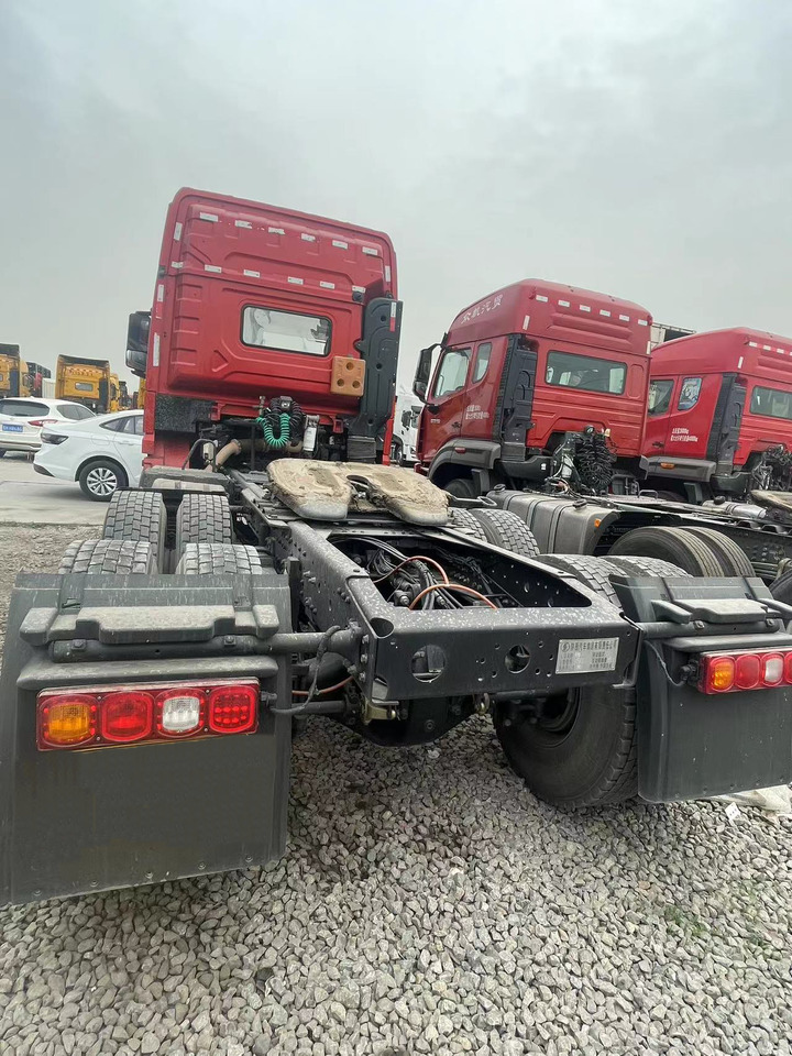Shacman Slightly Used X3000 X5000 (6*4) Semi Truck Head Tractor Head Tipper Head - Tractor: foto 4 Shacman Slightly Used X3000 X5000 (6*4) Semi Truck Head Tractor Head Tipper Head - Tractor: foto 4