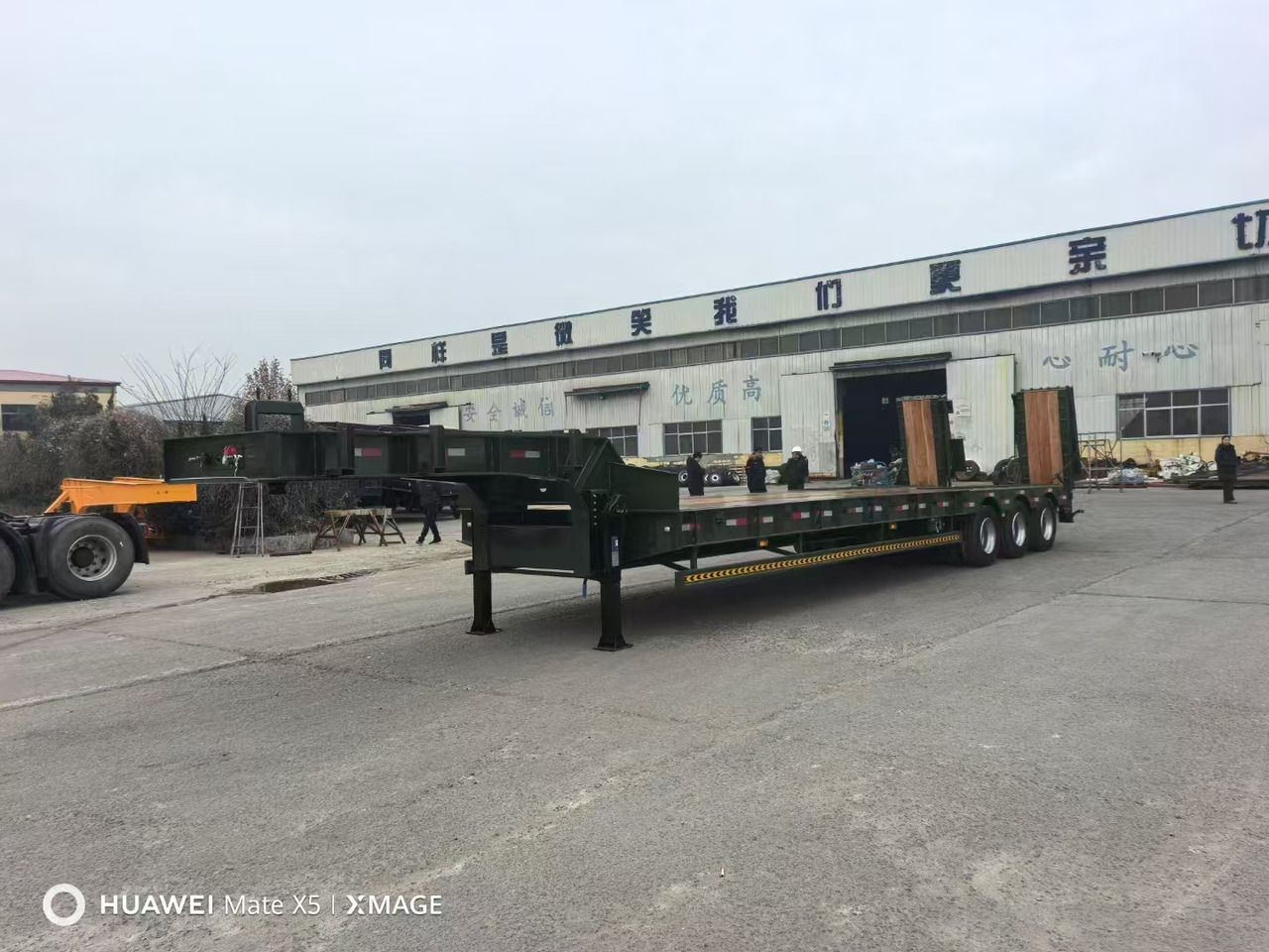 ZHICHENG Semi Flat Bed Low Bed in Length 8-16m with 3 4 Axles - Semi-reboque baixa: foto 3 ZHICHENG Semi Flat Bed Low Bed in Length 8-16m with 3 4 Axles - Semi-reboque baixa: foto 3
