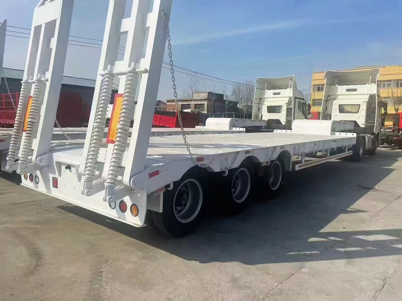 ZHICHENG Semi Flat Bed Low Bed in New or Used with 3 Axles 4 Axles - Semi-reboque baixa: foto 1 ZHICHENG Semi Flat Bed Low Bed in New or Used with 3 Axles 4 Axles - Semi-reboque baixa: foto 1