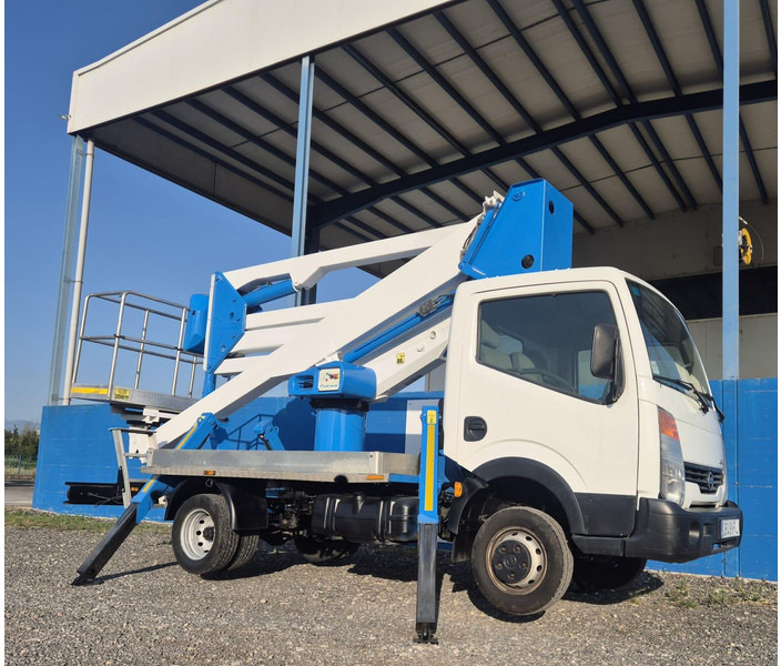 Nissan CABSTAR 35.12 SOCAGE DA320 - Camião, Camião grua: foto 3 Nissan CABSTAR 35.12 SOCAGE DA320 - Camião, Camião grua: foto 3