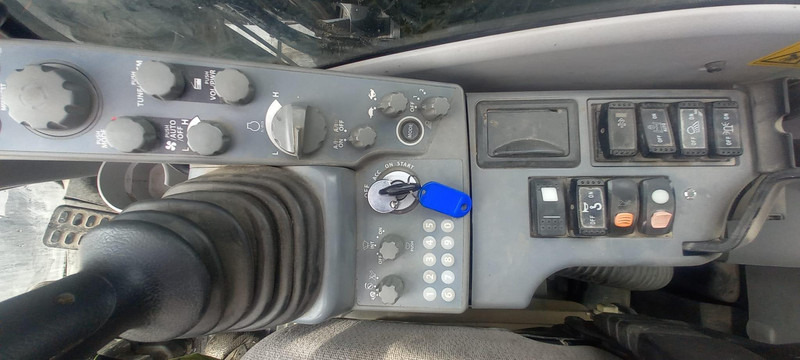 Escavadeira de rodas Hitachi ZX170W-6: foto 19