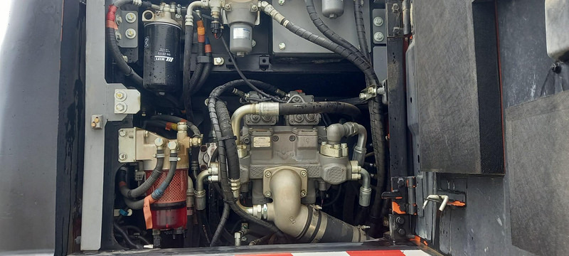 Escavadeira de rodas Hitachi ZX170W-6: foto 13