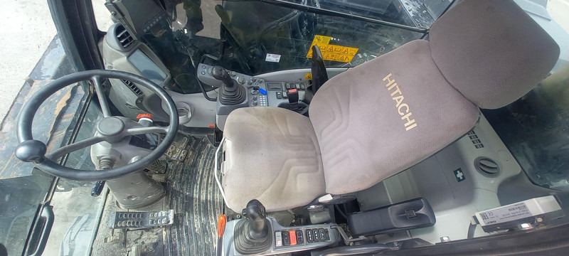 Escavadeira de rodas Hitachi ZX170W-6: foto 18