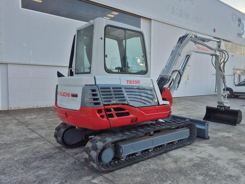 Takeuchi TB250 - Mini escavadeira: foto 5 Takeuchi TB250 - Mini escavadeira: foto 5