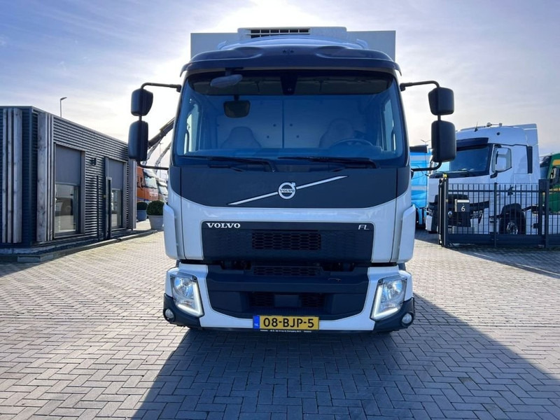 Volvo FL 250 4x2 Koelwagen Thermo king V600 / Tailgate Dhollandia 2000kg - Camião frigorífico: foto 2 Volvo FL 250 4x2 Koelwagen Thermo king V600 / Tailgate Dhollandia 2000kg - Camião frigorífico: foto 2