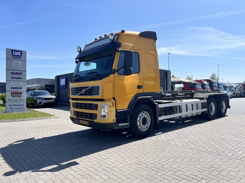 Volvo FM480 6X2 containersysteem Globetrotter / NCH systeem / 10 Tyres - Camião com sistema de cabo: foto 1 Volvo FM480 6X2 containersysteem Globetrotter / NCH systeem / 10 Tyres - Camião com sistema de cabo: foto 1