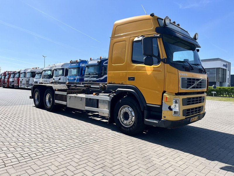 Volvo FM480 6X2 containersysteem Globetrotter / NCH systeem / 10 Tyres - Camião com sistema de cabo: foto 3 Volvo FM480 6X2 containersysteem Globetrotter / NCH systeem / 10 Tyres - Camião com sistema de cabo: foto 3