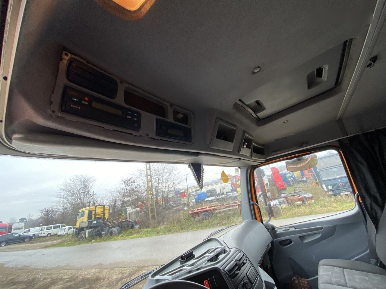 Tractor Mercedes-Benz Axor MP2 1843: foto 10 Tractor Mercedes-Benz Axor MP2 1843: foto 10