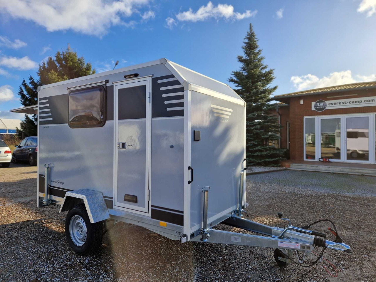 Minicamp Everest Lekki mały kemping camper DMC 600 do 1000kg NOWA - Caravana: foto 1 Minicamp Everest Lekki mały kemping camper DMC 600 do 1000kg NOWA - Caravana: foto 1