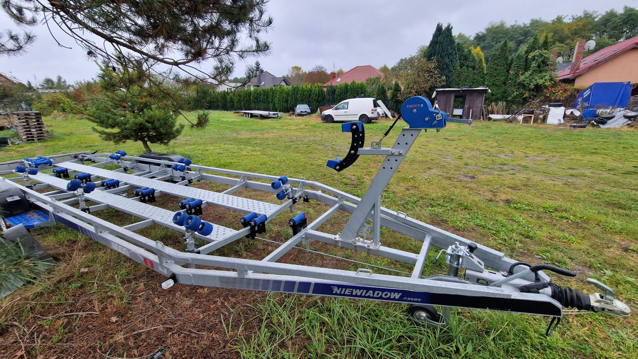Nowa Przyczepa Podłodziowa 3500kg do 10M Niewiadów P3585HT - Reboque para barco: foto 4 Nowa Przyczepa Podłodziowa 3500kg do 10M Niewiadów P3585HT - Reboque para barco: foto 4