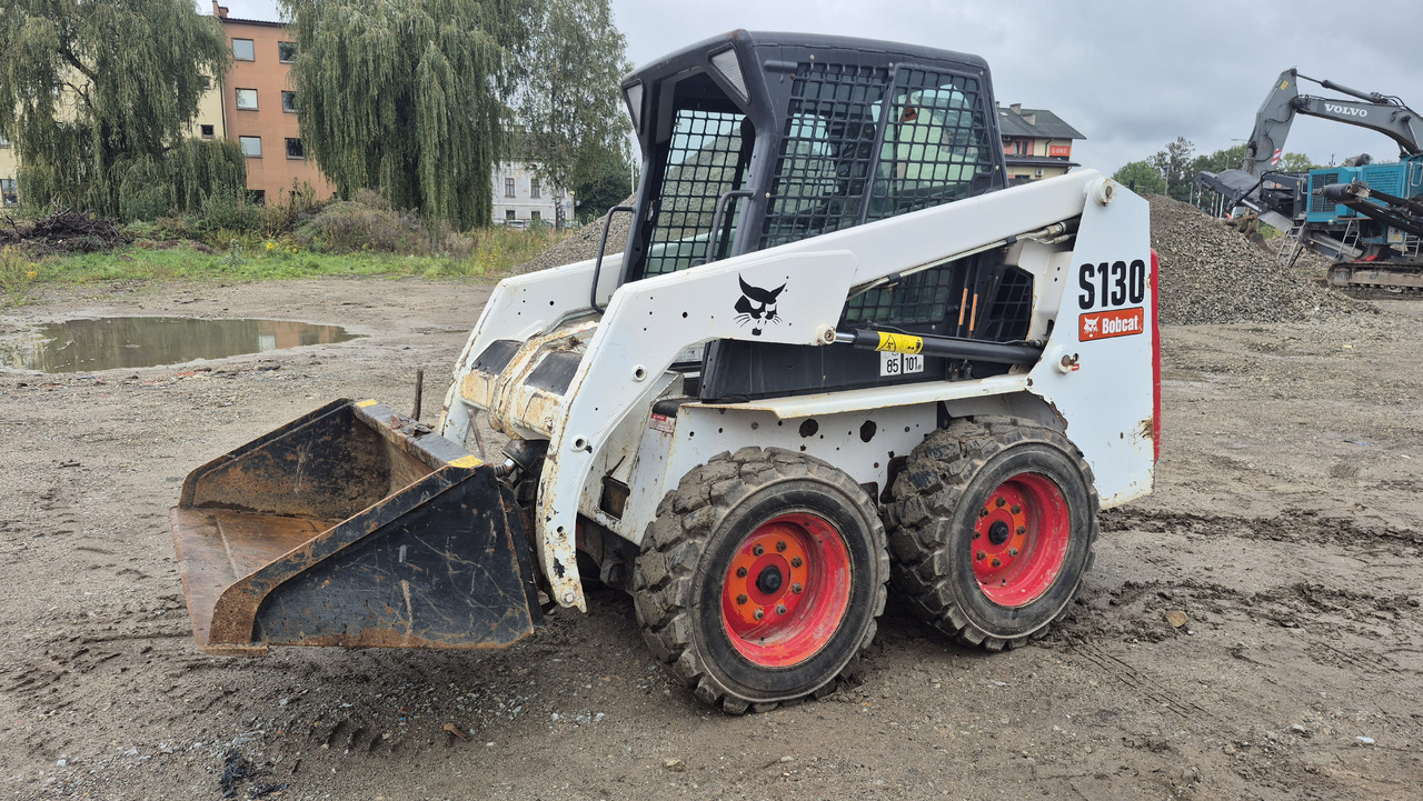 BOBCAT S130 - Mini pá carregadora: foto 1 BOBCAT S130 - Mini pá carregadora: foto 1
