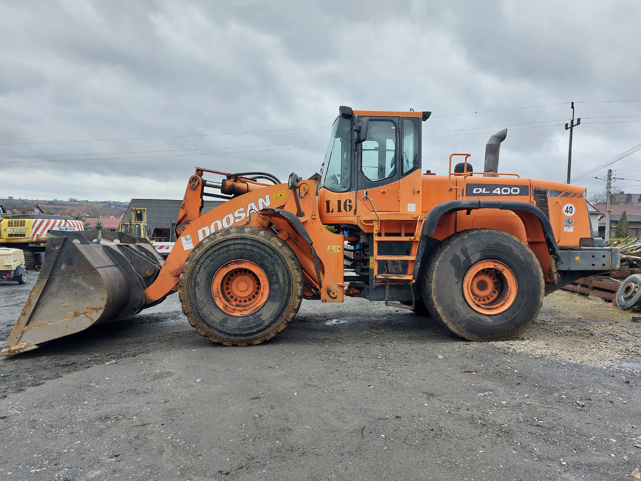 DOOSAN DL400 - Pá carregadora de rodas: foto 1 DOOSAN DL400 - Pá carregadora de rodas: foto 1