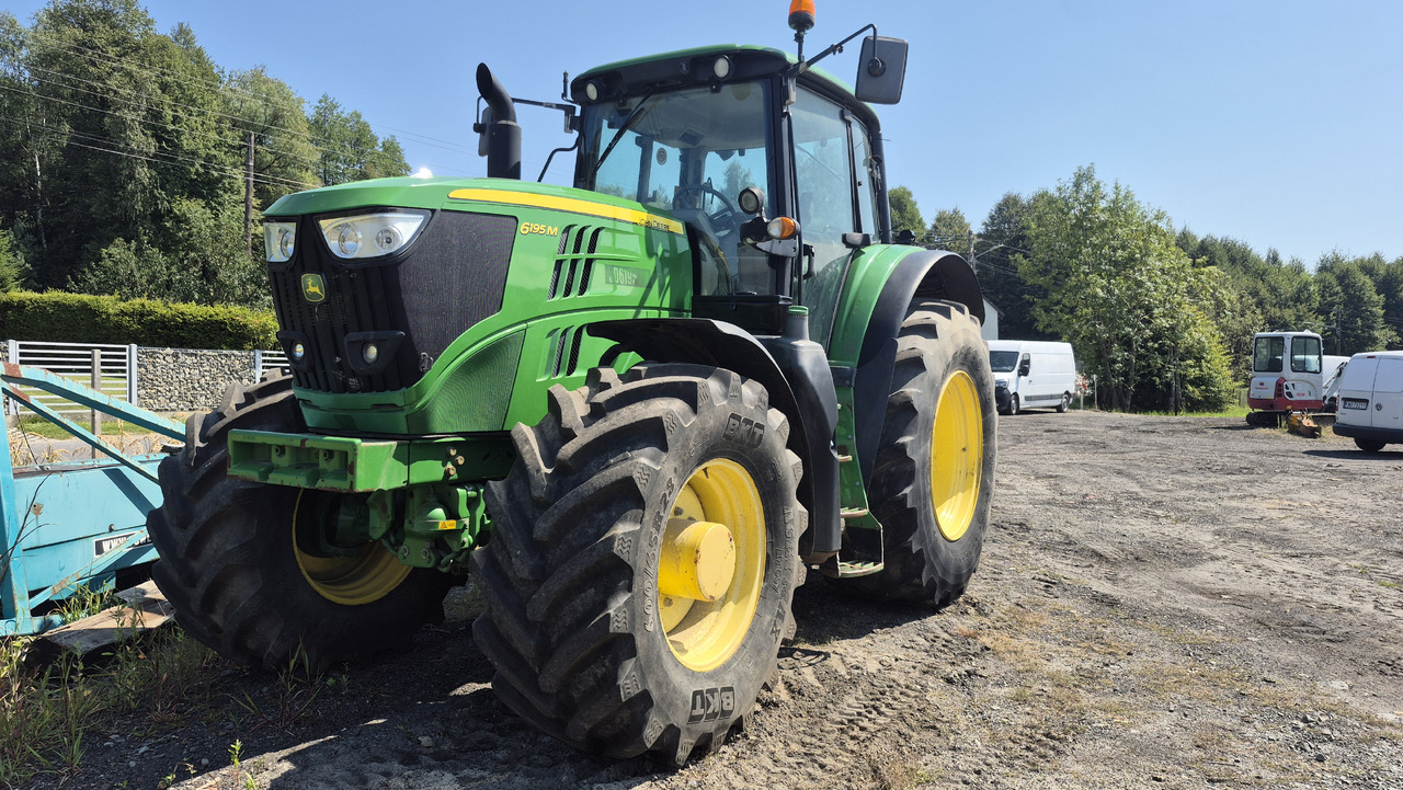 JOHN DEERE 6195M - Trator: foto 1 JOHN DEERE 6195M - Trator: foto 1