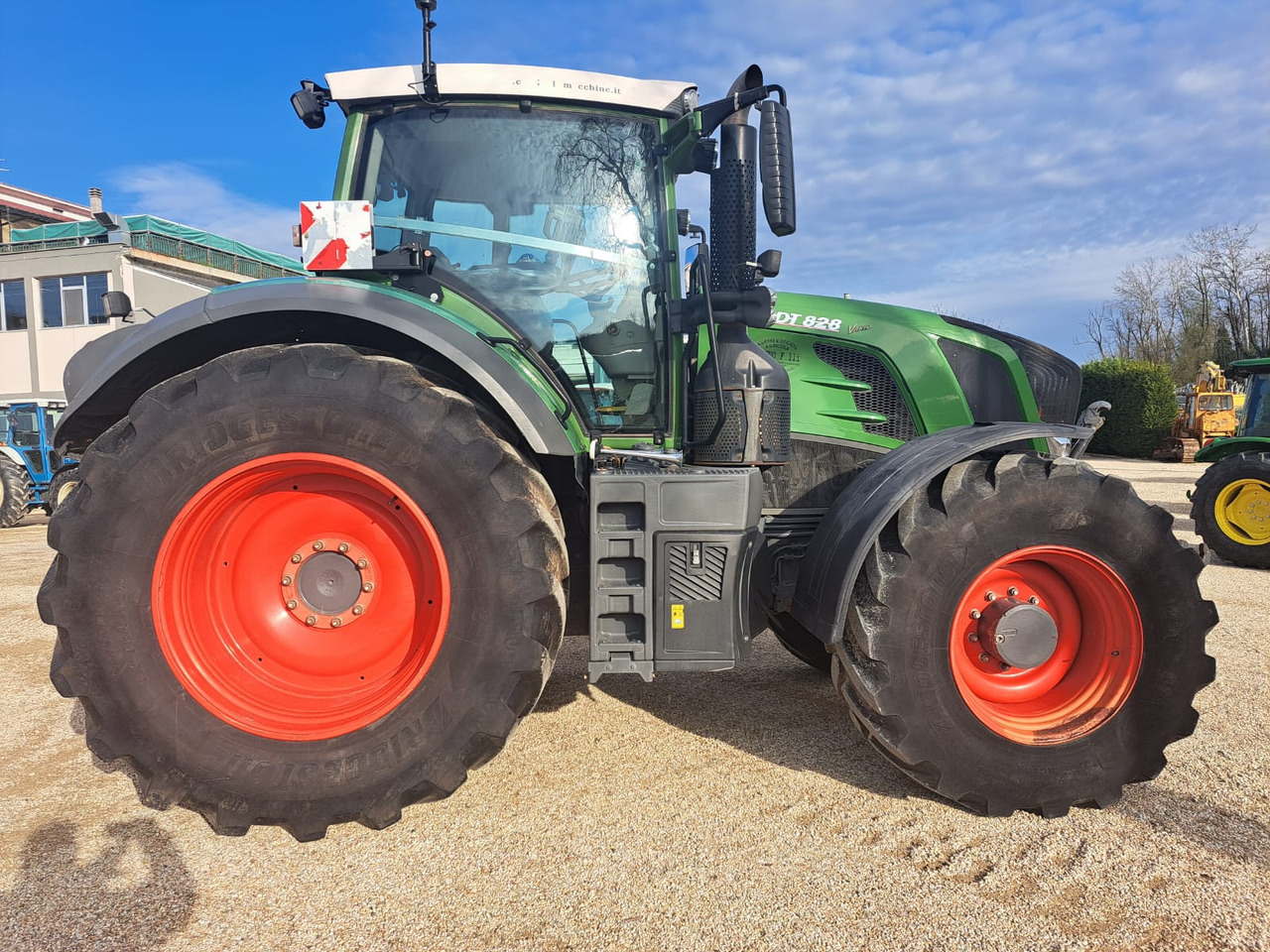 FENDT 828 - Trator: foto 2 FENDT 828 - Trator: foto 2