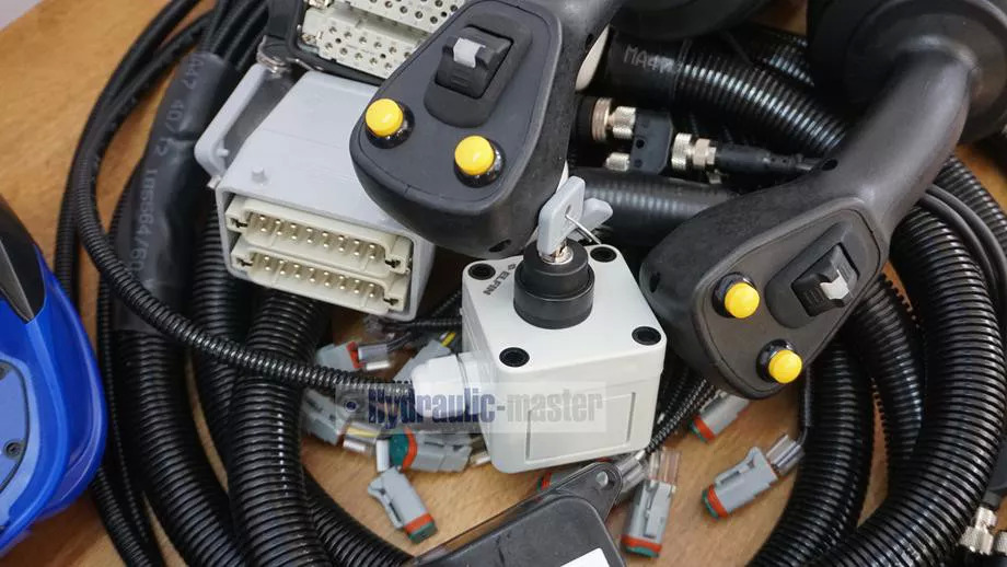 Leasing de CanBus 2 joysticks with radio control Scanreco G3 12 V Forest crane for Palms Farma BMF KTS CanBus 2 joysticks with radio control Scanreco G3 12 V Forest crane for Palms Farma BMF KTS: foto 9
