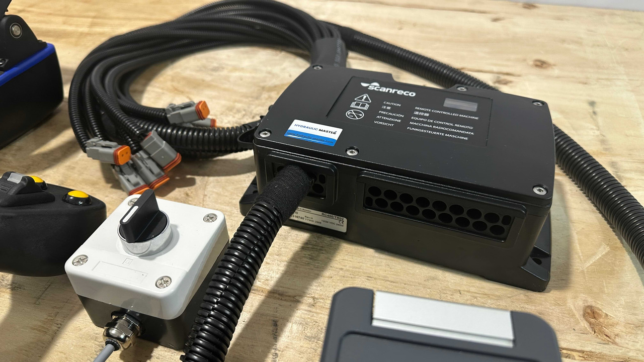 Proportional Valve Walvoil DPX100 with Control Scanreco RC400 and JP Joysticks PWM for Palfinger, Kubota, Kesla - Equipamento florestal: foto 4 Proportional Valve Walvoil DPX100 with Control Scanreco RC400 and JP Joysticks PWM for Palfinger, Kubota, Kesla - Equipamento florestal: foto 4