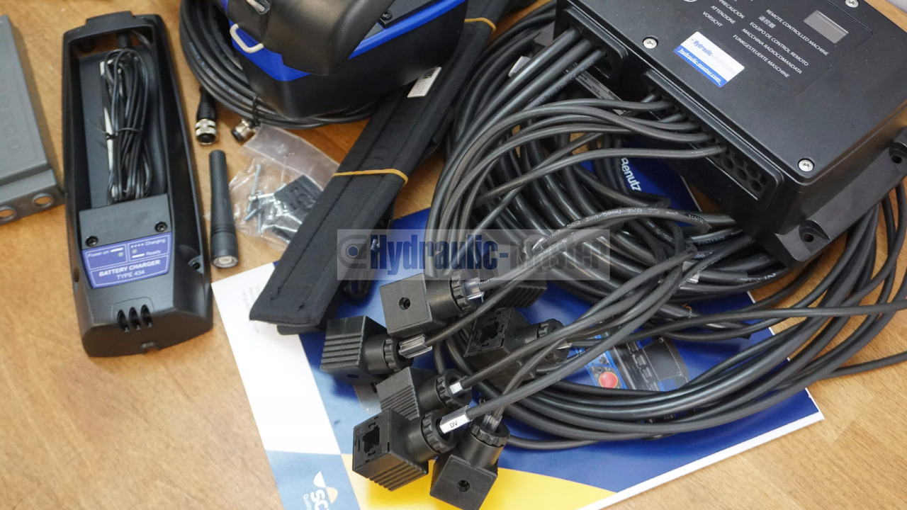 Scanreco RC 400 Radio Remote Control with 4 Functions with Actuators 12/24V for HIAB - Máquina de construção: foto 4 Scanreco RC 400 Radio Remote Control with 4 Functions with Actuators 12/24V for HIAB - Máquina de construção: foto 4