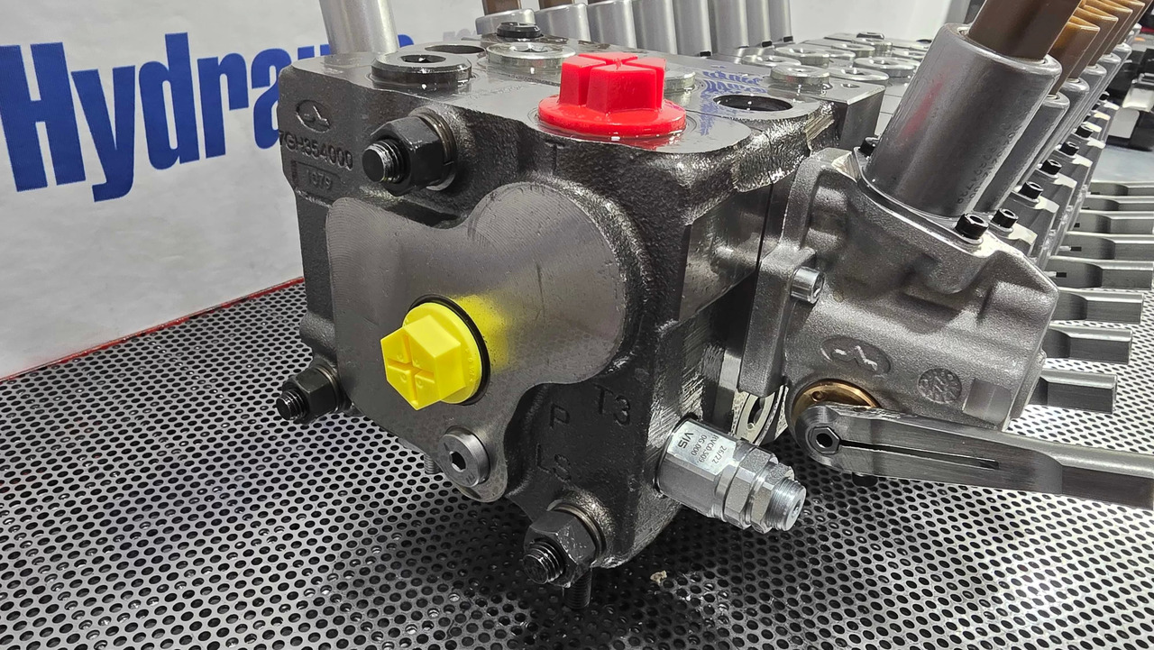 Proportional Valve Walvoil DPX160 combined with DPX100, 9 functions - Reboque florestal: foto 5 Proportional Valve Walvoil DPX160 combined with DPX100, 9 functions - Reboque florestal: foto 5