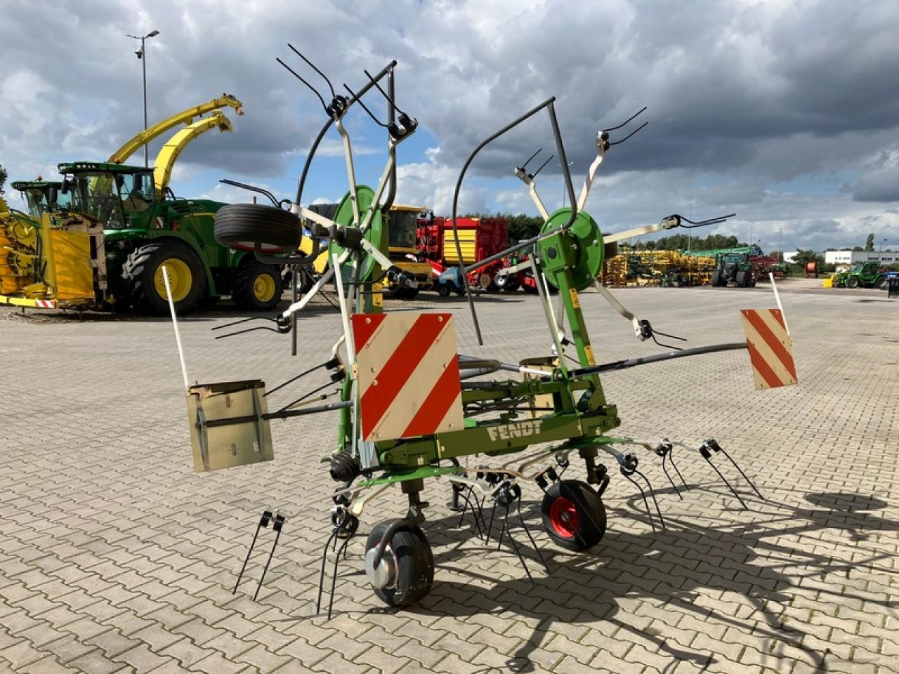 Fendt TWISTER 5204 AKTION - Ancinho enleirador: foto 2 Fendt TWISTER 5204 AKTION - Ancinho enleirador: foto 2