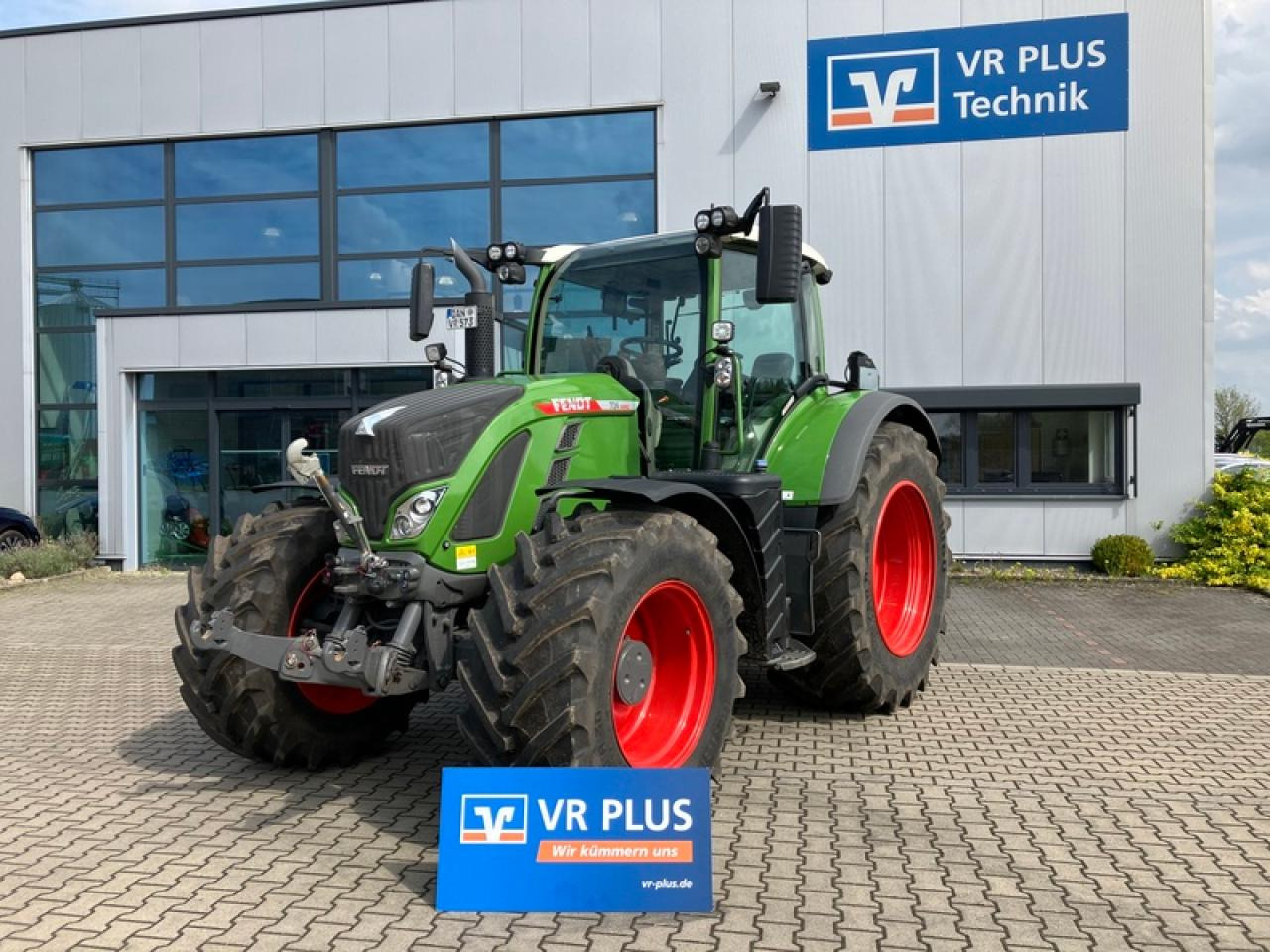 Fendt VARIO 724 GEN 6 PROFI PLUS SET 2 - Trator: foto 1 Fendt VARIO 724 GEN 6 PROFI PLUS SET 2 - Trator: foto 1