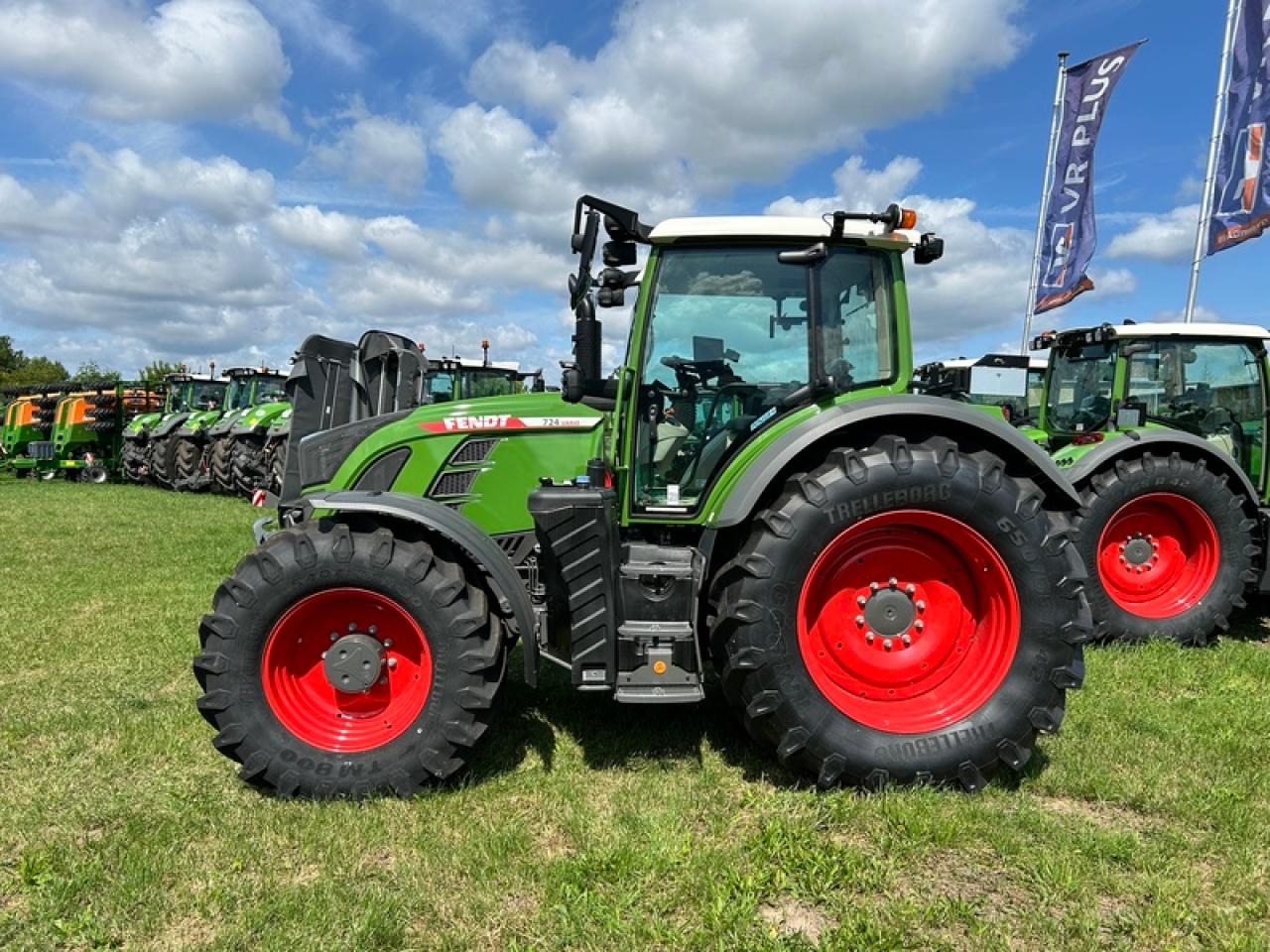 Fendt VARIO 724 GEN 6 PROFI+ SETTING 2 - Trator: foto 2 Fendt VARIO 724 GEN 6 PROFI+ SETTING 2 - Trator: foto 2