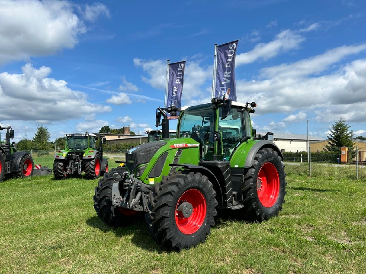 Fendt VARIO 724 GEN 6 PROFI+ SETTING 2 - Trator: foto 1 Fendt VARIO 724 GEN 6 PROFI+ SETTING 2 - Trator: foto 1