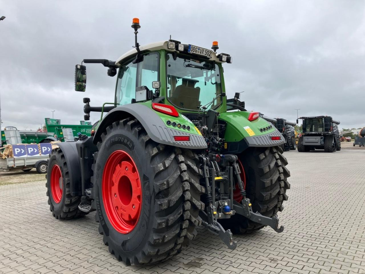 Fendt VARIO 728 GEN 7 PROFI+ RTK - Trator: foto 3 Fendt VARIO 728 GEN 7 PROFI+ RTK - Trator: foto 3