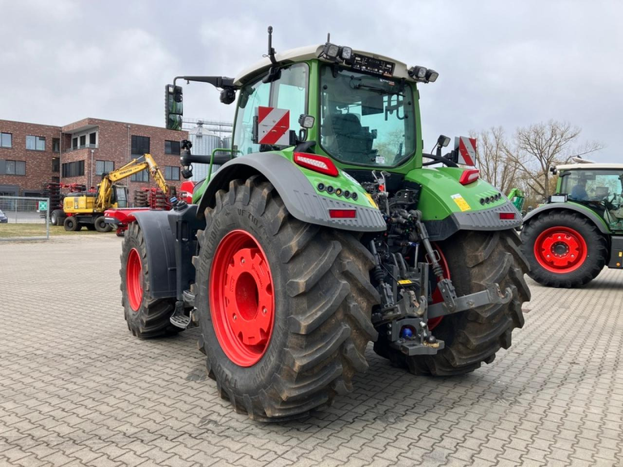 Fendt VARIO 728 GEN 7//RTK//VARIO GRIP - Trator: foto 3 Fendt VARIO 728 GEN 7//RTK//VARIO GRIP - Trator: foto 3