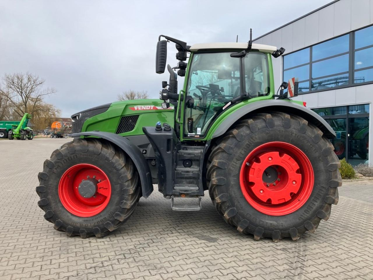 Fendt VARIO 728 GEN 7//RTK//VARIO GRIP - Trator: foto 2 Fendt VARIO 728 GEN 7//RTK//VARIO GRIP - Trator: foto 2