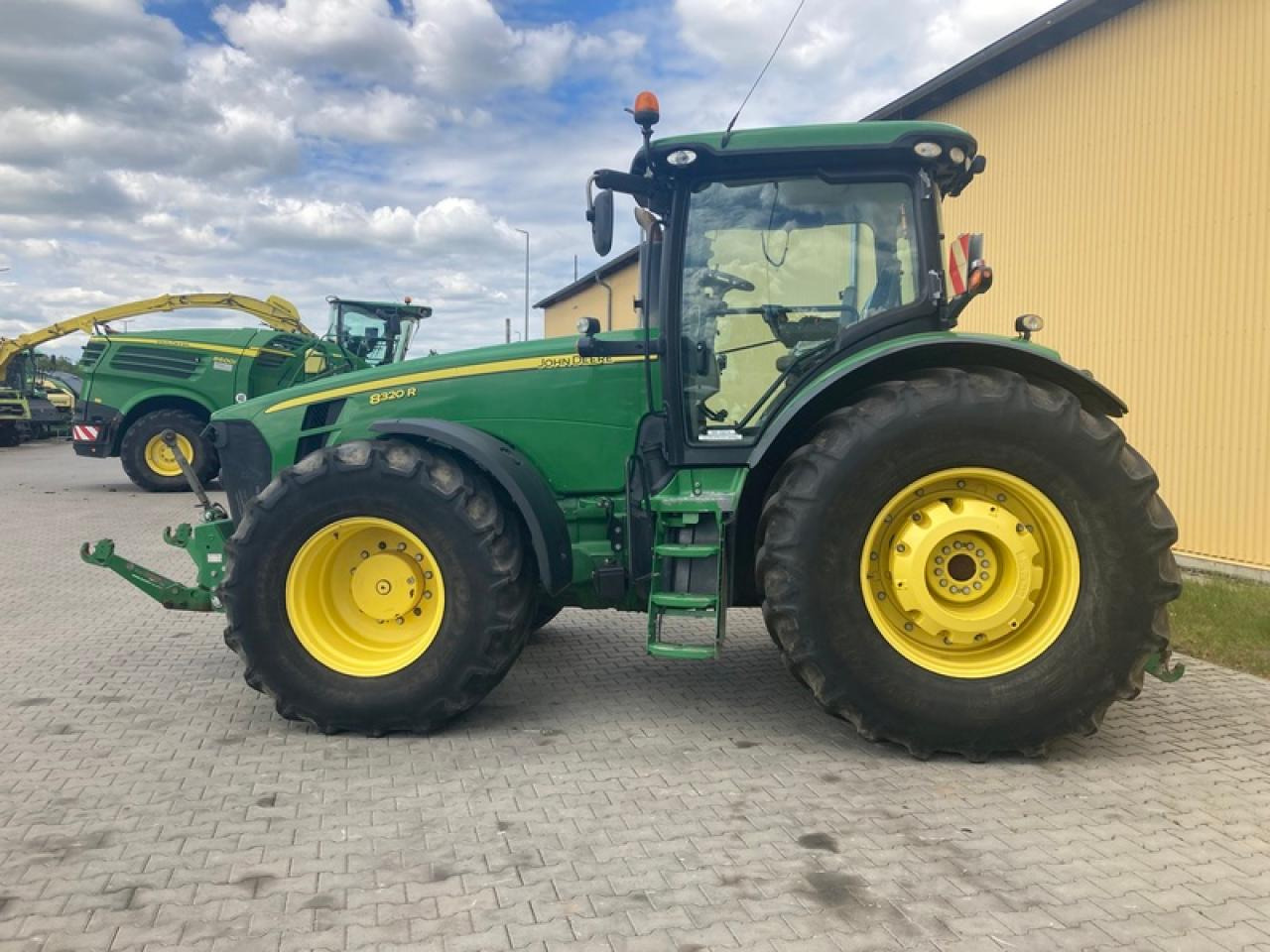 John Deere 8320 R AUTOPOWER - Trator: foto 2 John Deere 8320 R AUTOPOWER - Trator: foto 2
