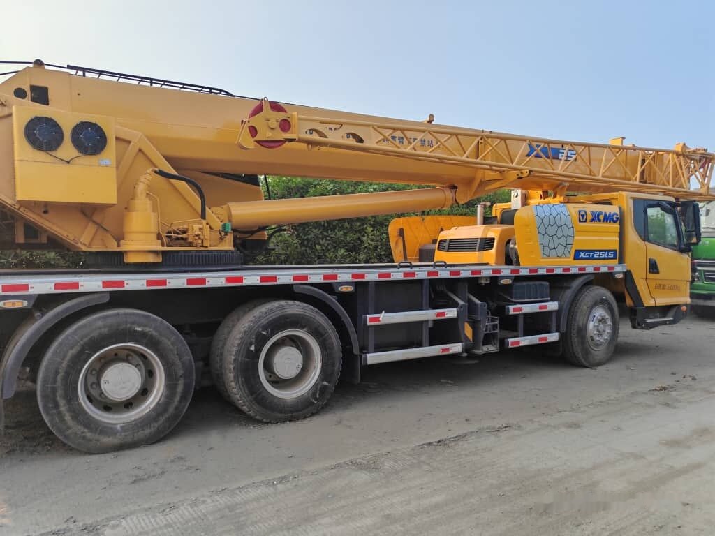 XCMG XCT25 XCT35 25T 25ton 35T 35ton - Grua móvel: foto 5 XCMG XCT25 XCT35 25T 25ton 35T 35ton - Grua móvel: foto 5