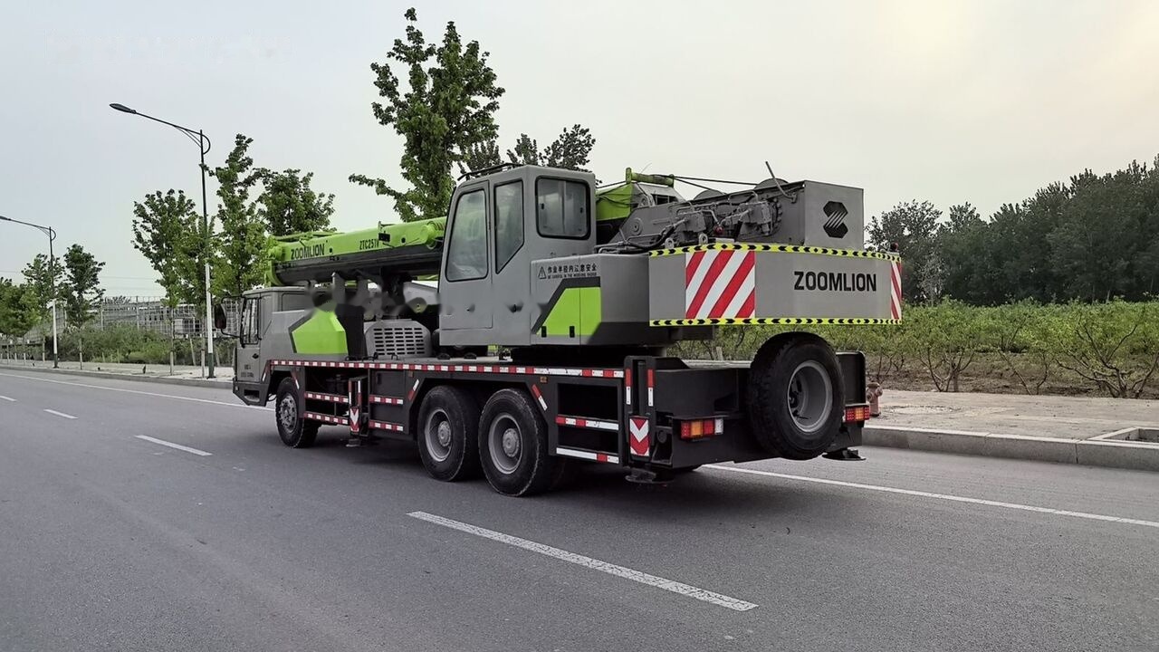 Zoomlion ZTC251V ZTC350 ZTV500 25T 35T 50T 25ton 35ton - Grua móvel: foto 4 Zoomlion ZTC251V ZTC350 ZTV500 25T 35T 50T 25ton 35ton - Grua móvel: foto 4