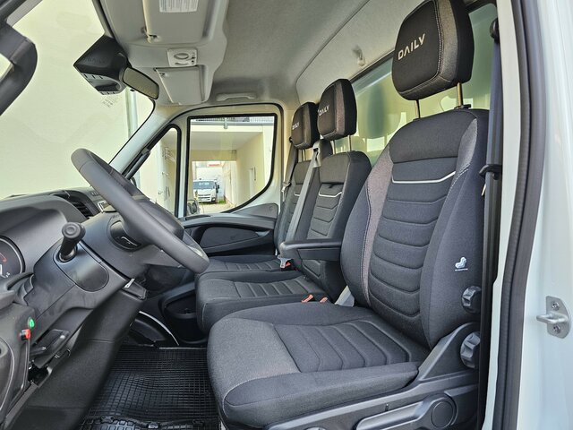 IVECO Daily 35S18 3.0 Koffer LBW Bär ACC LED sofort! - Carrinha de contentor: foto 2 IVECO Daily 35S18 3.0 Koffer LBW Bär ACC LED sofort! - Carrinha de contentor: foto 2