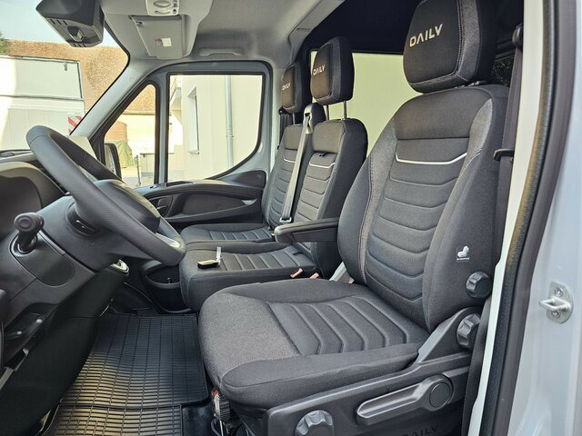 IVECO Daily 35S18HA8V L2H2 DOKA Hi-Matic 2xSchiebetür... - Furgão, Carrinha cabine dupla: foto 3 IVECO Daily 35S18HA8V L2H2 DOKA Hi-Matic 2xSchiebetür... - Furgão, Carrinha cabine dupla: foto 3