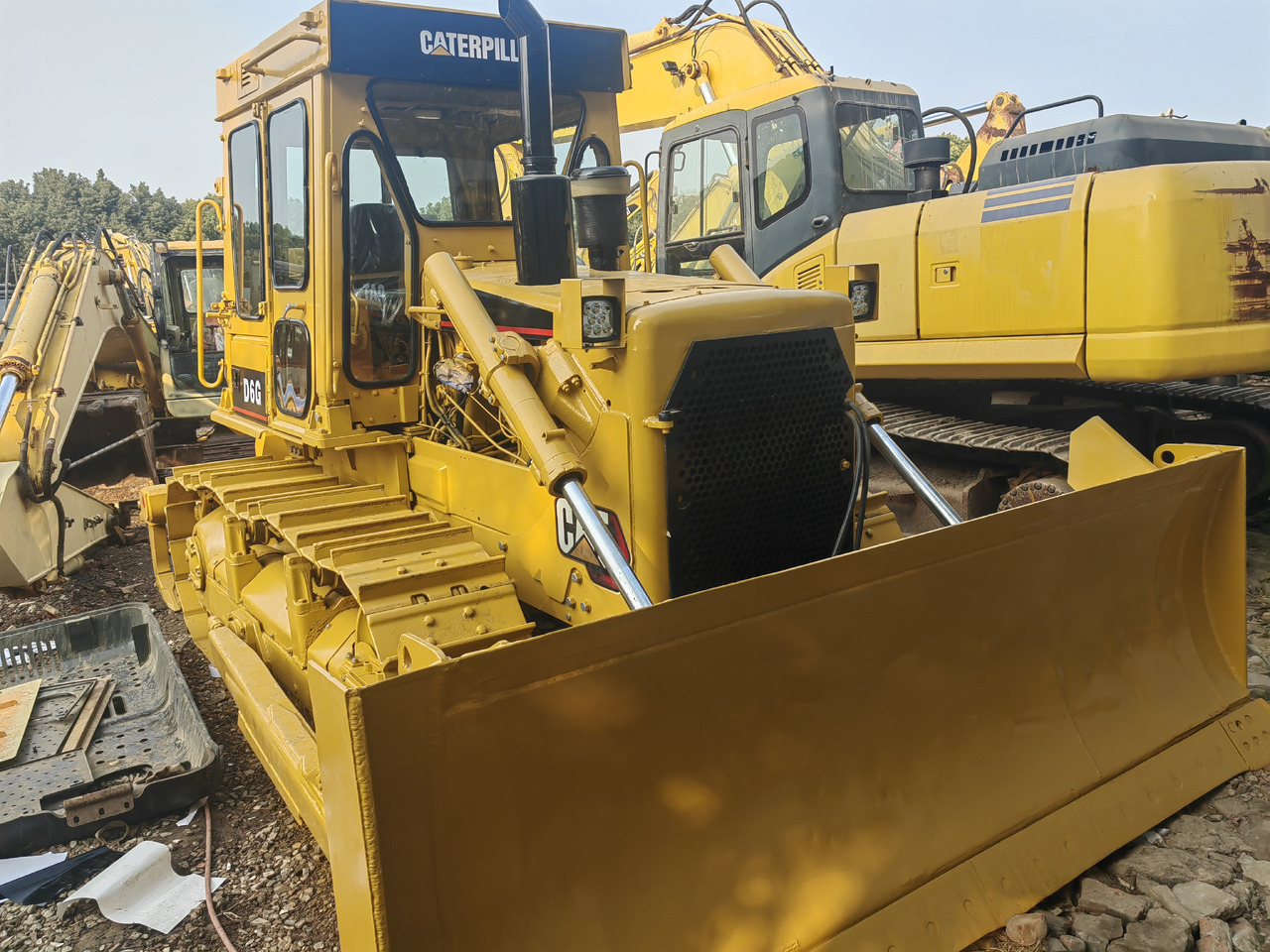 CAT D6G Bulldozer - Buldôzer: foto 2 CAT D6G Bulldozer - Buldôzer: foto 2