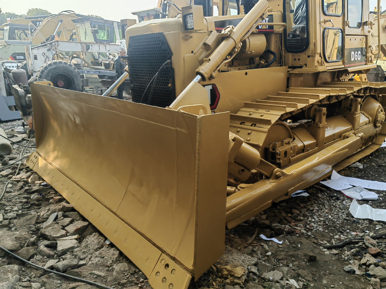 CAT D6G Bulldozer - Buldôzer: foto 4 CAT D6G Bulldozer - Buldôzer: foto 4