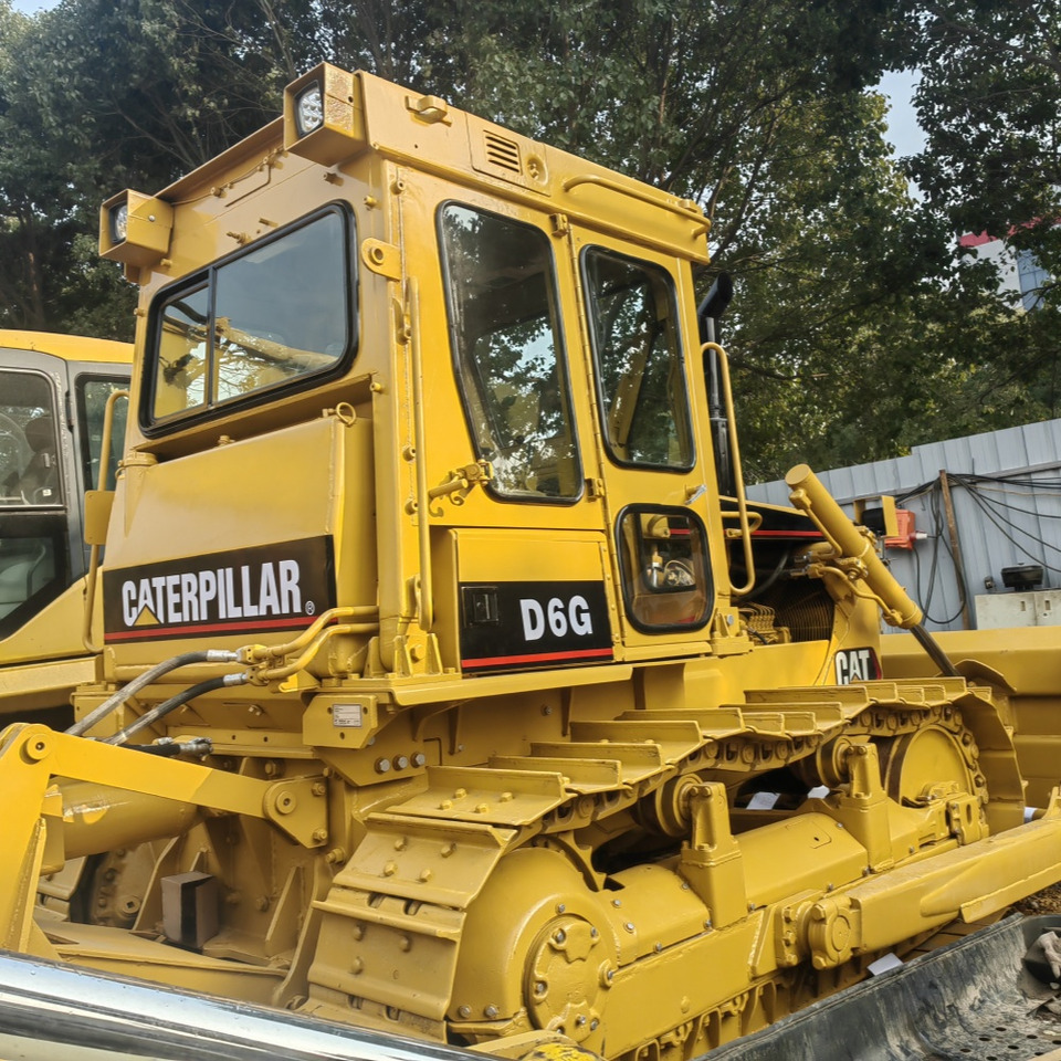 CAT D6G Bulldozer - Buldôzer: foto 1 CAT D6G Bulldozer - Buldôzer: foto 1
